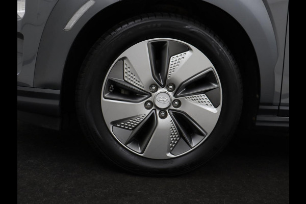 Hyundai Kona EV Premium 64 kWh | SOH 100% | 3 Fase | Stoelventilatie | Leder | Head-Up | Warmtepomp | Camera | Achterbankverwarming | Carplay | Navigatie | Adaptive cruise | Keyless | Parkeerhulp