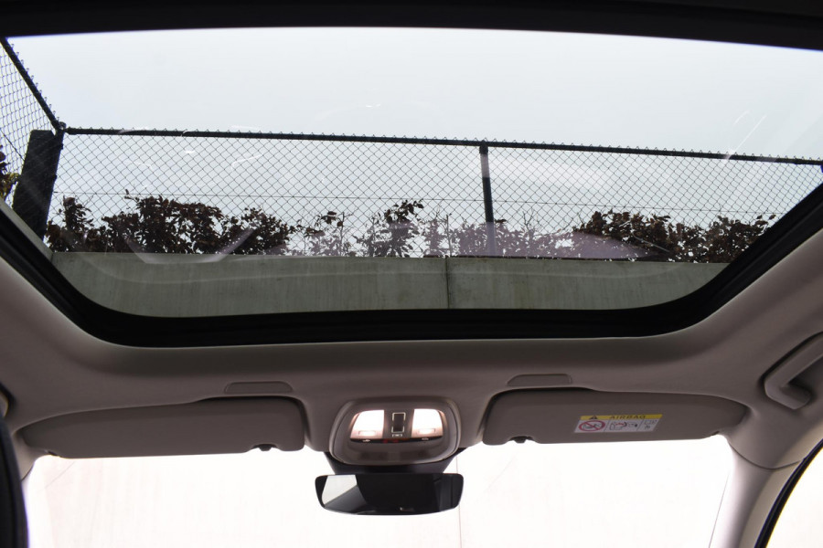 Volvo XC60 T6 350PK Automaat Plug-in Hybrid AWD Ultra Dark / Navigatie / Adaptieve Cruise control / Head Up-Display / Panorama dak / Leder / Elektrische stoelen / 360 Camera / Trekhaak / 20"