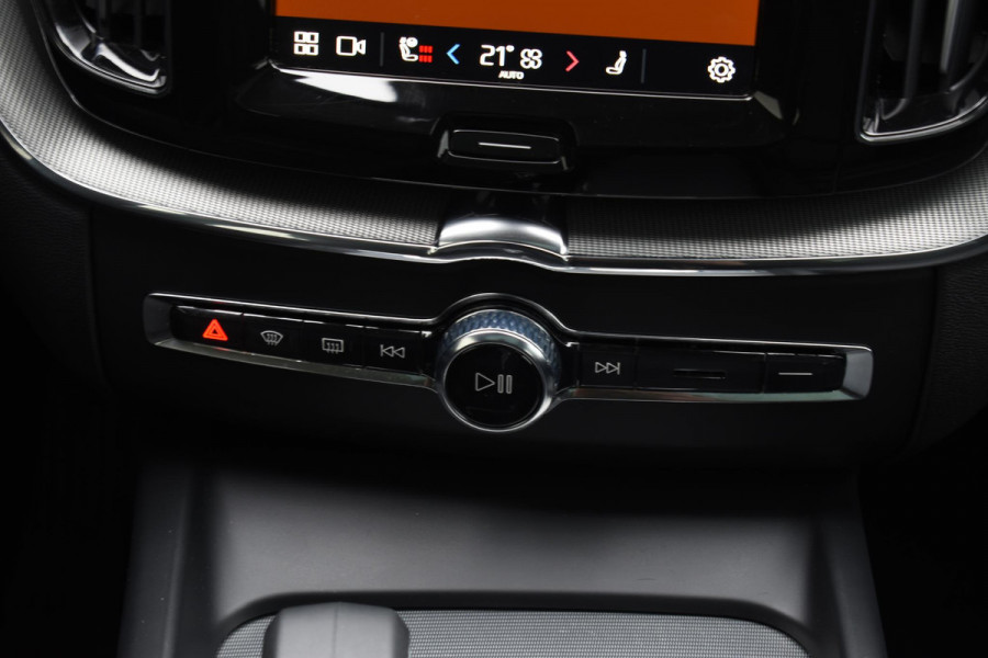 Volvo XC60 T6 350PK Automaat Plug-in Hybrid AWD Ultra Dark / Navigatie / Adaptieve Cruise control / Head Up-Display / Panorama dak / Leder / Elektrische stoelen / 360 Camera / Trekhaak / 20"