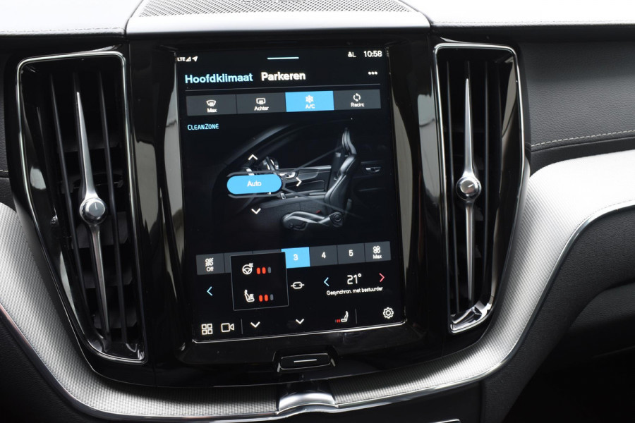 Volvo XC60 T6 350PK Automaat Plug-in Hybrid AWD Ultra Dark / Navigatie / Adaptieve Cruise control / Head Up-Display / Panorama dak / Leder / Elektrische stoelen / 360 Camera / Trekhaak / 20"