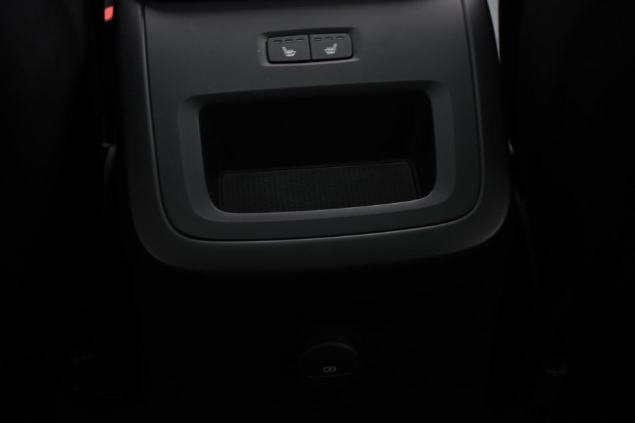 Volvo XC60 T6 350PK Automaat Plug-in Hybrid AWD Ultra Dark / Navigatie / Adaptieve Cruise control / Head Up-Display / Panorama dak / Leder / Elektrische stoelen / 360 Camera / Trekhaak / 20"