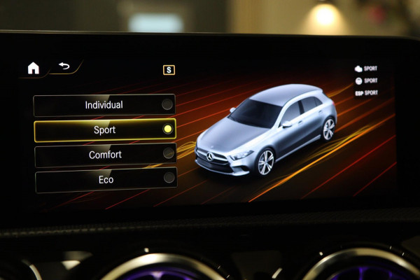 Mercedes-Benz A-Klasse 200 AMG NAP/PANO/KEYLESS/CARPLAY/SFEER/VOL