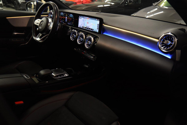 Mercedes-Benz A-Klasse 200 AMG NAP/PANO/KEYLESS/CARPLAY/SFEER/VOL