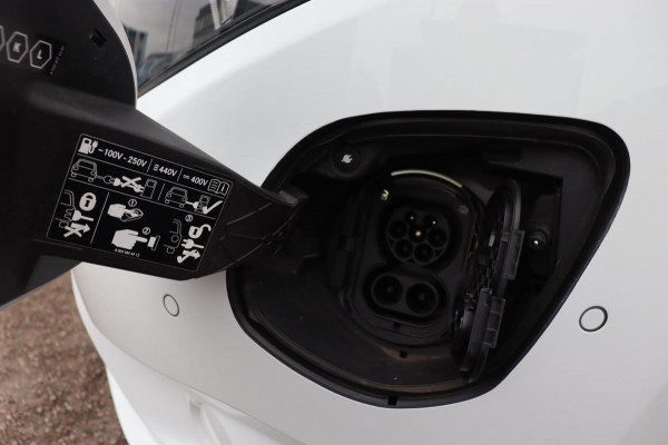 Mercedes-Benz EVITO TOURER PRO L3 350km lange rail+9-persoons snelladen el.deuren leer+vw 39.620ex.