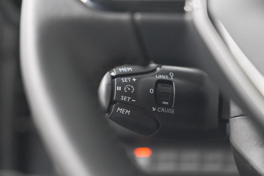 Peugeot 208 PureTech 100 Allure Pack | Camera | Apple Carplay | Stoelverwarming | Parkeersensoren