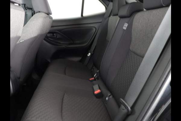 Toyota Yaris Cross 1.5 HYBRID DYNAMIC LUXERY BIJNA 2025 GARANT 12-'34 PDC V+A. BLIND SPOT. STUUR/STOELVERWARMING APPLE CARPLAY/ANDROID.