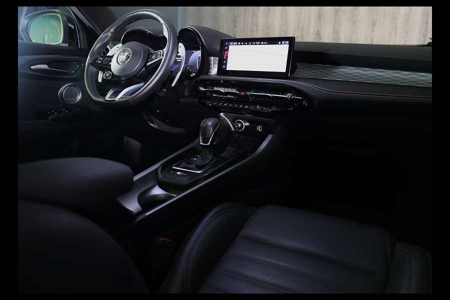 Alfa Romeo Tonale 1.5T Hybrid Veloce / Acc / Lane Assist / Leder / 360 Camera / HK / Open Pano / Led / Pdc / 20 Inch