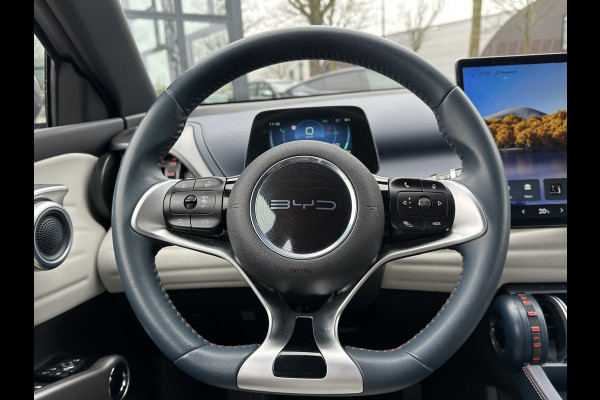 BYD ATTO 3 Design 60 kWh SOH 93% | GROOT SCHERM + ELEKTRISCHE KOFFERRUIMTEKLEP | COMPLETE AUTO | RIJKLAAR INCL. FABRIEKSGARANTIE T/M 2029 | AANDRIJFLIJN EN ACCU T/M 2031