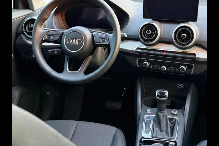 Audi Q2 Pro Line 35 TFSI 150 pk | Assistentiepakket parking | Audi virtual cockpit plus | Ambient verlichting | 16'' LM velgen |