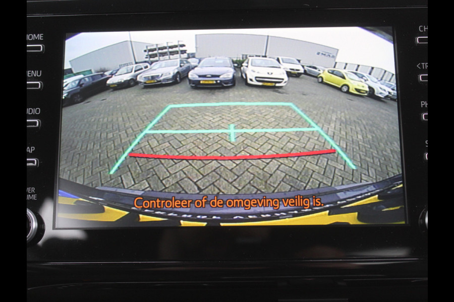 Toyota C-HR 1.8 Hybrid Active CAMERA | ADAPCRUISE | CARPLAY | LED | LMV17 | AFNBTRHAAK | STOELVERW | CLIMATE