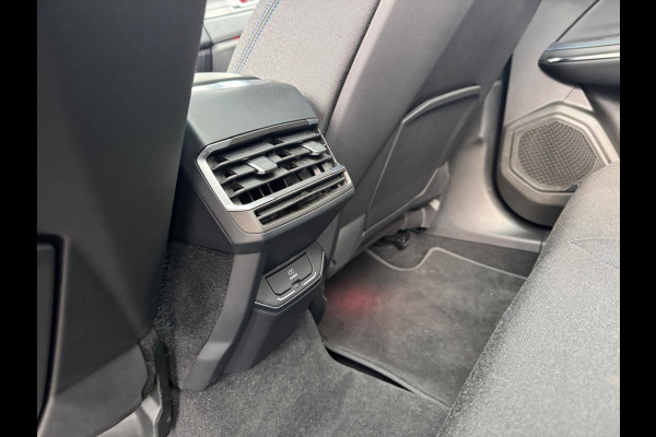 Lynk & Co 01 1.5 Bomvol Black Edition 261PK 360°Camera Zwarte hemel