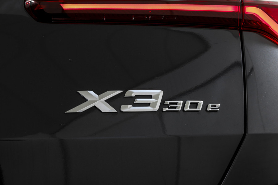 BMW X3 30e xDrive M Sport | Pano | Profesional Pack | Memory | Harman/Kardon | Glow Grille | Matrix LED | 360 Camera | LM 20" | 1133
