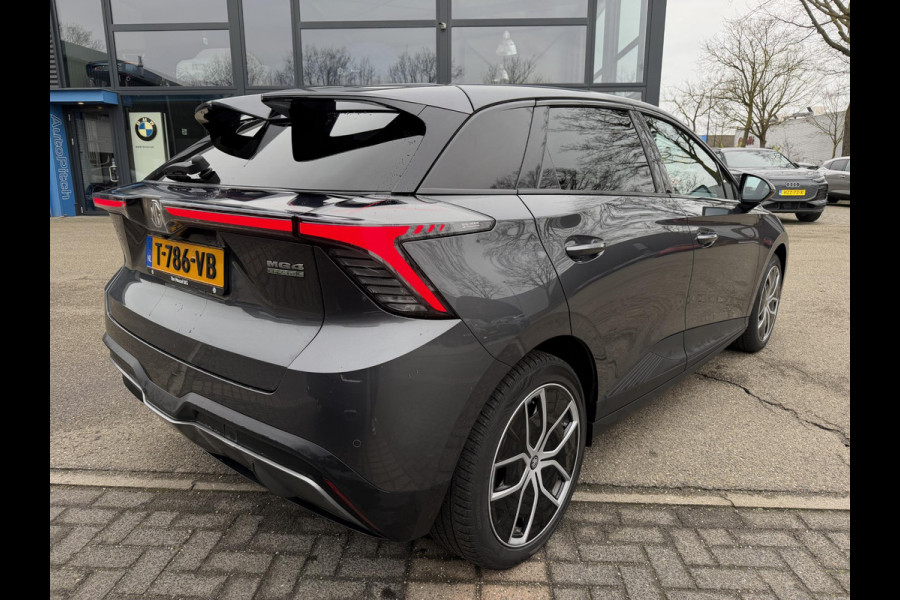 MG Mg4 electric Luxury 64 kWh SOH 95%  7 JAAR GARANTIE BIJ MG| SUPER COMPLETE AUTO| RONDOMZICHT CAMERA| STOEL+ STUUR VERWARMING| DODE HOEK