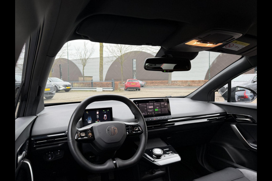 MG Mg4 electric Luxury 64 kWh SOH 95%  7 JAAR GARANTIE BIJ MG| SUPER COMPLETE AUTO| RONDOMZICHT CAMERA| STOEL+ STUUR VERWARMING| DODE HOEK