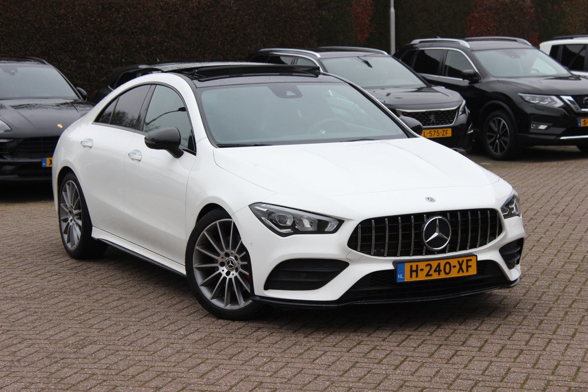 Mercedes-Benz CLA-Klasse 200 Business Solution AMG / Panoramadak / Camera / Sfeerverlichting / 18'' / Leder&Alcantara / Stoelverwarming / DAB / Cruise Control
