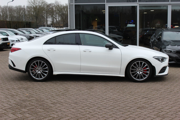 Mercedes-Benz CLA-Klasse 200 Business Solution AMG / Panoramadak / Camera / Sfeerverlichting / 18'' / Leder&Alcantara / Stoelverwarming / DAB / Cruise Control