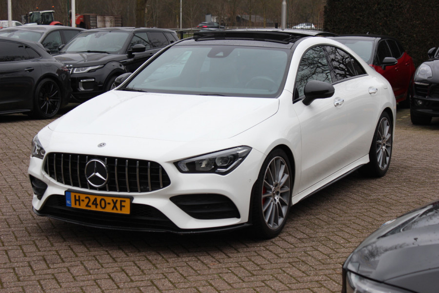 Mercedes-Benz CLA-Klasse 200 Business Solution AMG / Panoramadak / Camera / Sfeerverlichting / 18'' / Leder&Alcantara / Stoelverwarming / DAB / Cruise Control