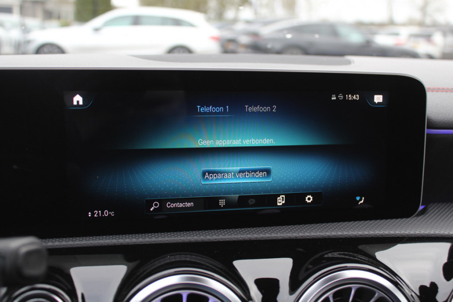 Mercedes-Benz CLA-Klasse 200 Business Solution AMG / Panoramadak / Camera / Sfeerverlichting / 18'' / Leder&Alcantara / Stoelverwarming / DAB / Cruise Control