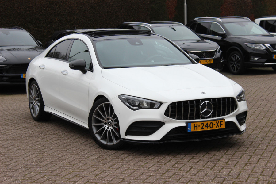 Mercedes-Benz CLA-Klasse 200 Business Solution AMG / Panoramadak / Camera / Sfeerverlichting / 18'' / Leder&Alcantara / Stoelverwarming / DAB / Cruise Control