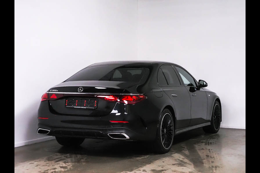 Mercedes-Benz E-Klasse 300 e AMG Plug-In Hybride AMG Line | Night Pakket | Panorama Schif-Kanteldak | MBUX Superscreen | Burmester® | 20 Inch AMG Velgen. Inclusief 24 maanden MB Certified garantie voor Europa.