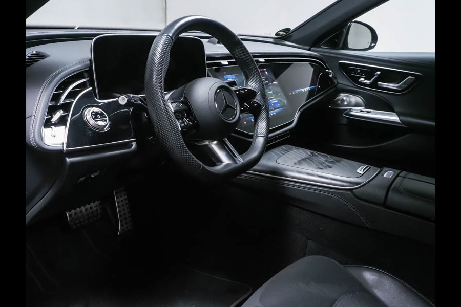 Mercedes-Benz E-Klasse 300 e AMG Plug-In Hybride AMG Line | Night Pakket | Panorama Schif-Kanteldak | MBUX Superscreen | Burmester® | 20 Inch AMG Velgen. Inclusief 24 maanden MB Certified garantie voor Europa.