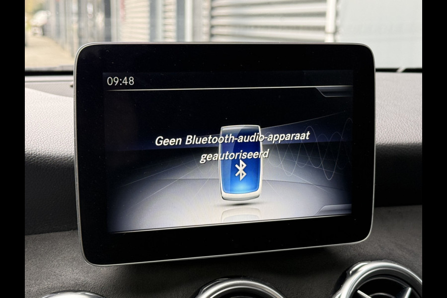 Mercedes-Benz GLA BWJ 2018 | 200 157PK Premium Plus AUTOMAAT | PANO DAK | CAMERA A | AMG-LINE | CLIMA | NAVI | STOELVERW | LEDER/ALCANTARA |