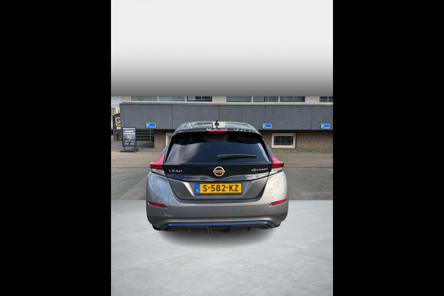 Nissan Leaf Tekna 40 kWh VERWACHT ZATERDAG 21-2 | WARMTEPOMP | STUUR + STOELVERWARMING VOOR EN ACHTER  | LEDEREN BEKLEDING | 360° CAMERA | DODEHOEKDETECTIE | NETTE COMPLETE AUTO | INCL. 12 MND BOVAG GARANTIE