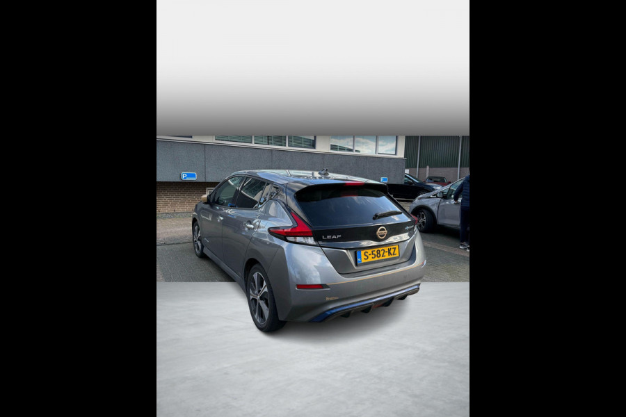 Nissan Leaf Tekna 40 kWh VERWACHT ZATERDAG 21-2 | WARMTEPOMP | STUUR + STOELVERWARMING VOOR EN ACHTER  | LEDEREN BEKLEDING | 360° CAMERA | DODEHOEKDETECTIE | NETTE COMPLETE AUTO | INCL. 12 MND BOVAG GARANTIE
