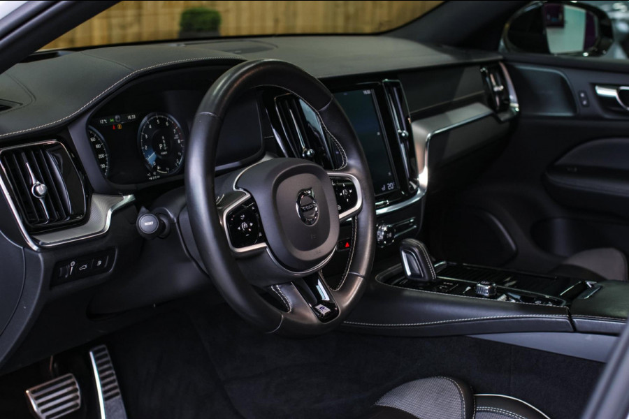 Volvo V60 2.0 T8 Twin Engine AWD R-Design *Pano*H/K*Head-Up*Keyless*