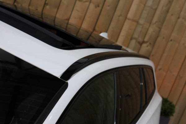 Volvo V60 2.0 T8 Twin Engine AWD R-Design *Pano*H/K*Head-Up*Keyless*