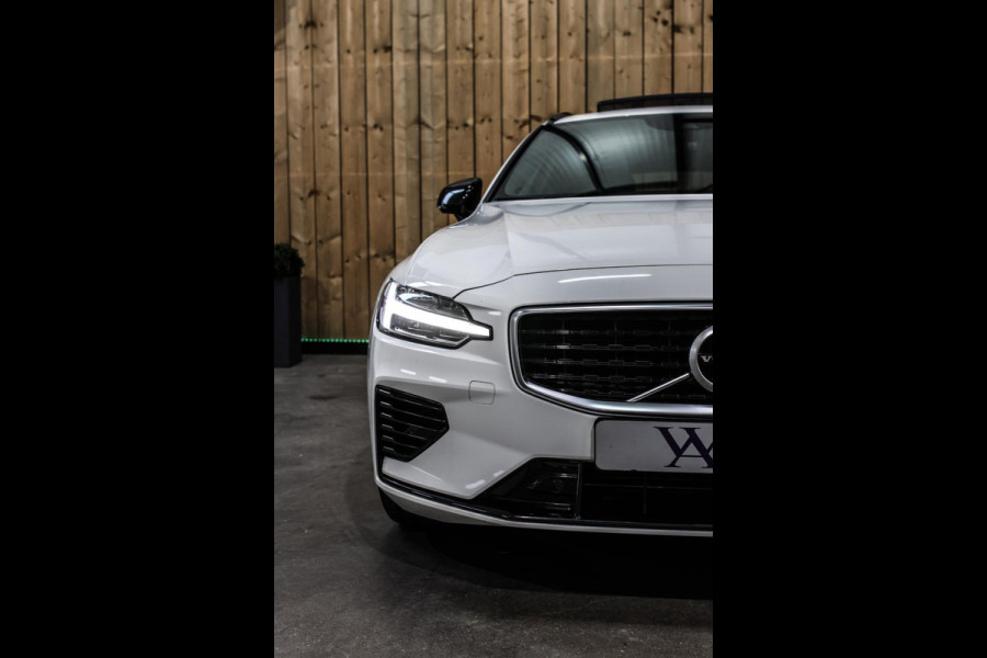Volvo V60 2.0 T8 Twin Engine AWD R-Design *Pano*H/K*Head-Up*Keyless*