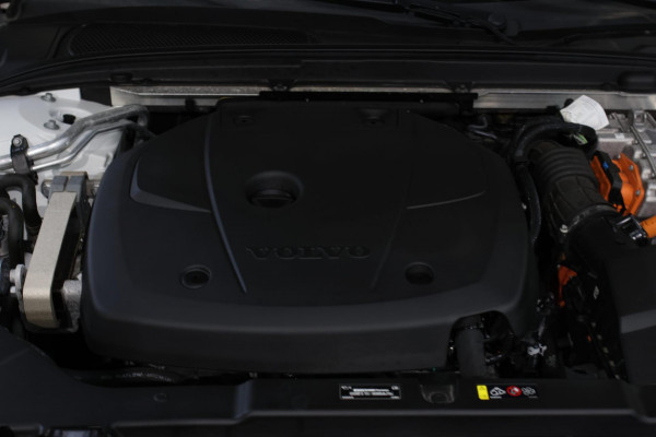 Volvo V60 2.0 T8 Twin Engine AWD R-Design *Pano*H/K*Head-Up*Keyless*