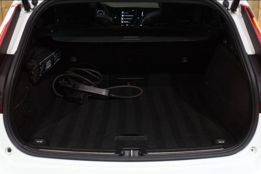 Volvo V60 2.0 T8 Twin Engine AWD R-Design *Pano*H/K*Head-Up*Keyless*