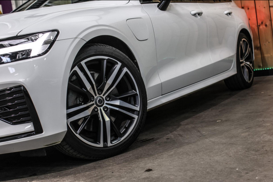 Volvo V60 2.0 T8 Twin Engine AWD R-Design *Pano*H/K*Head-Up*Keyless*