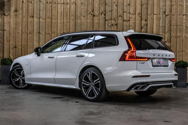 Volvo V60 2.0 T8 Twin Engine AWD R-Design *Pano*H/K*Head-Up*Keyless*