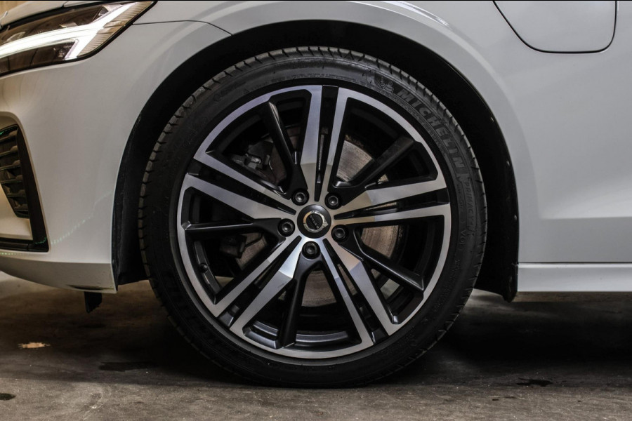 Volvo V60 2.0 T8 Twin Engine AWD R-Design *Pano*H/K*Head-Up*Keyless*