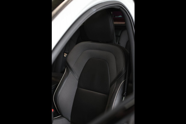 Volvo V60 2.0 T8 Twin Engine AWD R-Design *Pano*H/K*Head-Up*Keyless*