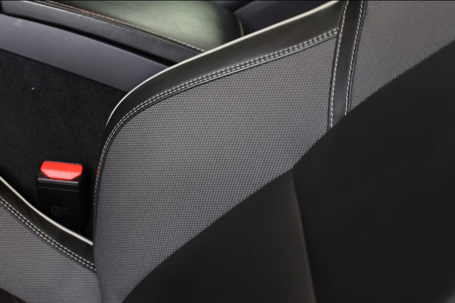 Volvo V60 2.0 T8 Twin Engine AWD R-Design *Pano*H/K*Head-Up*Keyless*