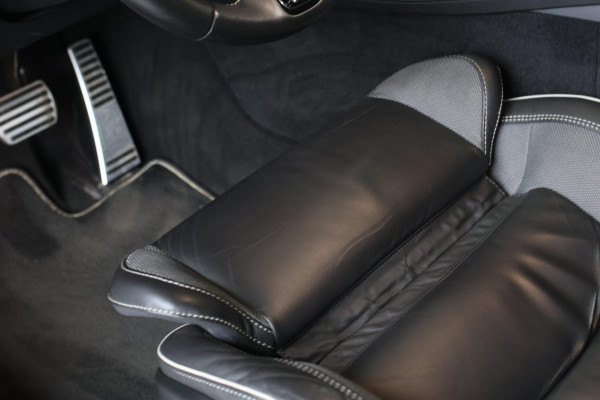 Volvo V60 2.0 T8 Twin Engine AWD R-Design *Pano*H/K*Head-Up*Keyless*