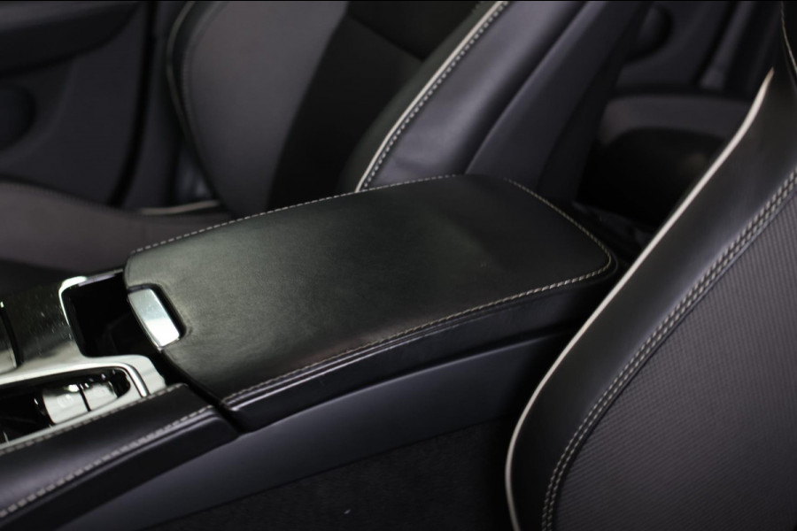 Volvo V60 2.0 T8 Twin Engine AWD R-Design *Pano*H/K*Head-Up*Keyless*