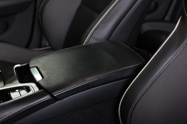 Volvo V60 2.0 T8 Twin Engine AWD R-Design *Pano*H/K*Head-Up*Keyless*