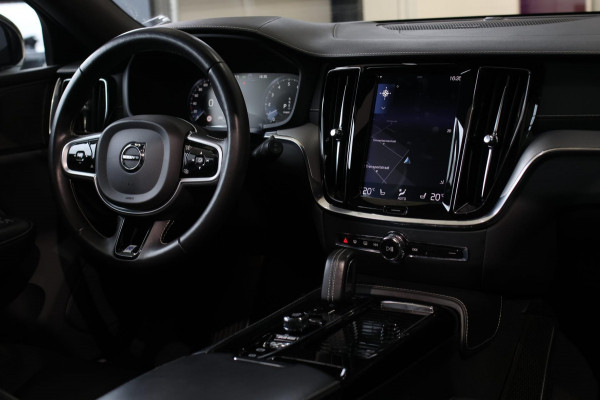 Volvo V60 2.0 T8 Twin Engine AWD R-Design *Pano*H/K*Head-Up*Keyless*