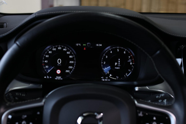 Volvo V60 2.0 T8 Twin Engine AWD R-Design *Pano*H/K*Head-Up*Keyless*