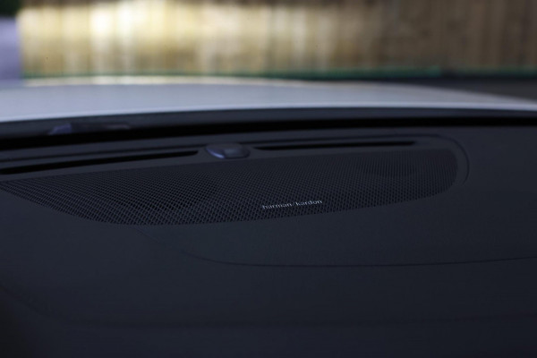 Volvo V60 2.0 T8 Twin Engine AWD R-Design *Pano*H/K*Head-Up*Keyless*