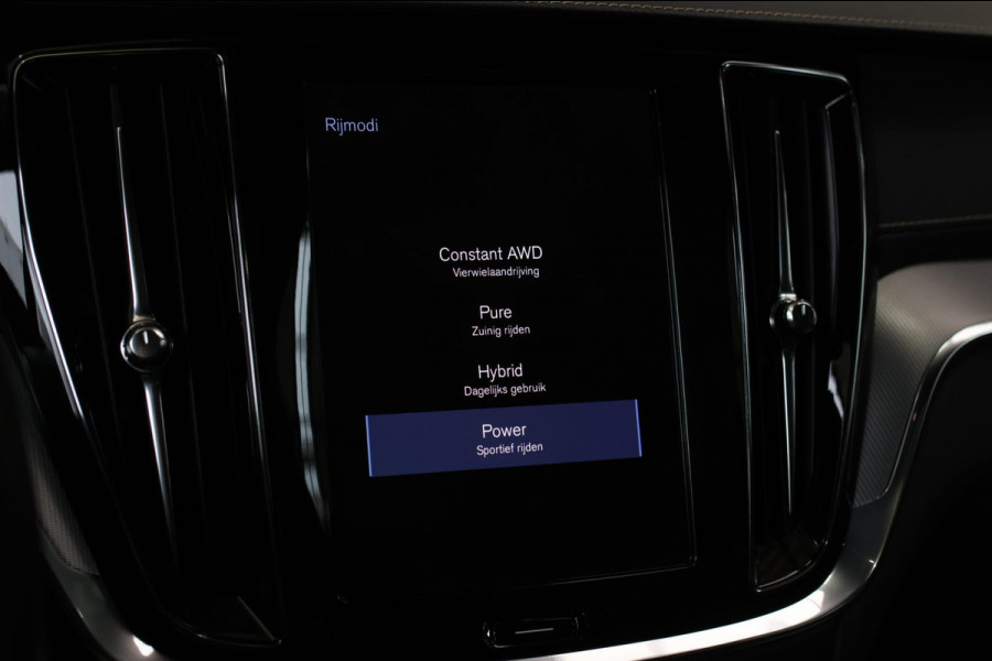 Volvo V60 2.0 T8 Twin Engine AWD R-Design *Pano*H/K*Head-Up*Keyless*