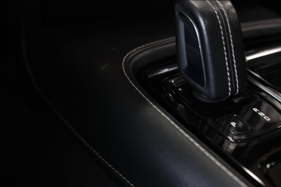 Volvo V60 2.0 T8 Twin Engine AWD R-Design *Pano*H/K*Head-Up*Keyless*