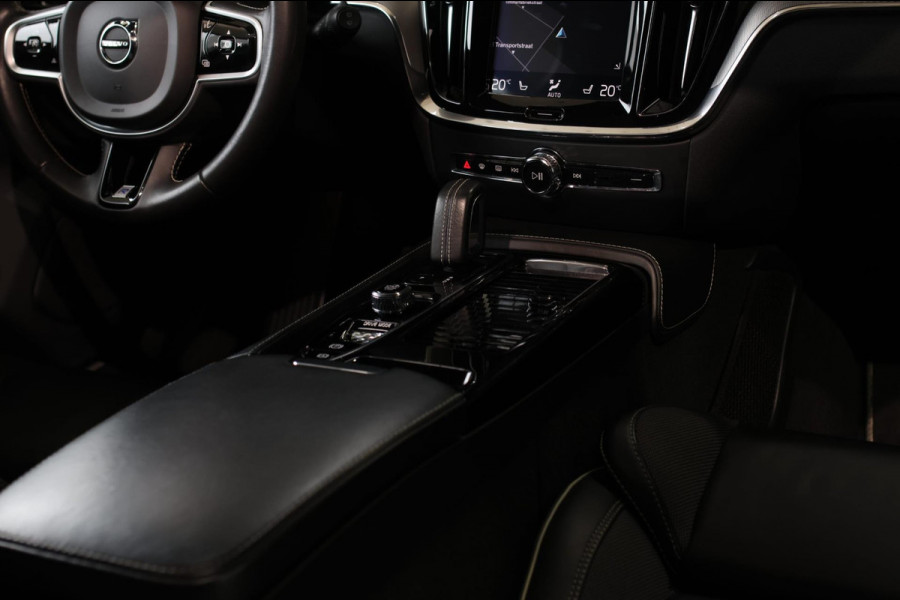 Volvo V60 2.0 T8 Twin Engine AWD R-Design *Pano*H/K*Head-Up*Keyless*