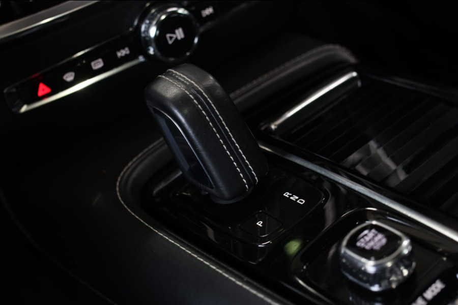 Volvo V60 2.0 T8 Twin Engine AWD R-Design *Pano*H/K*Head-Up*Keyless*