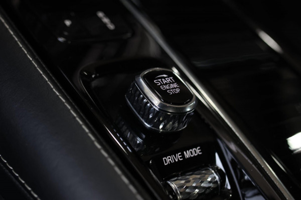 Volvo V60 2.0 T8 Twin Engine AWD R-Design *Pano*H/K*Head-Up*Keyless*