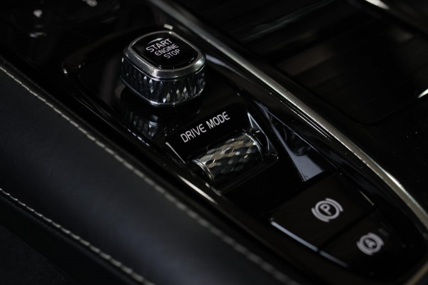 Volvo V60 2.0 T8 Twin Engine AWD R-Design *Pano*H/K*Head-Up*Keyless*